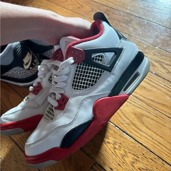 Jordan 4 - Picture 2 of 7